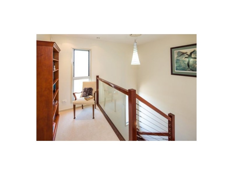 6B Hanworth Street, East Brisbane QLD 4169