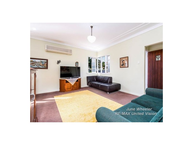 1 Avesnes Street, Holland Park QLD 4121