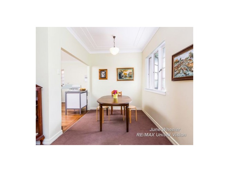 1 Avesnes Street, Holland Park QLD 4121