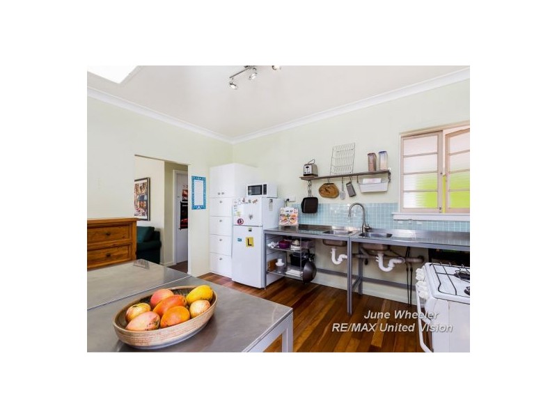 1 Avesnes Street, Holland Park QLD 4121