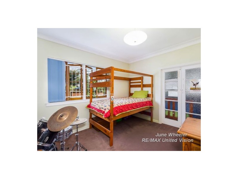 1 Avesnes Street, Holland Park QLD 4121