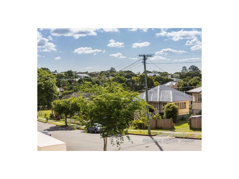 1 Avesnes Street, Holland Park QLD 4121