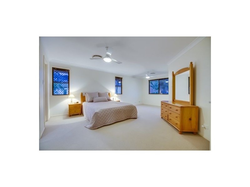60 Sunset Place, Carindale QLD 4152
