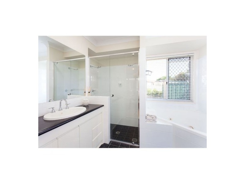 46 Regency Place, Carindale QLD 4152