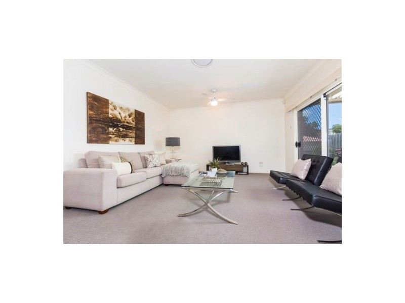 25 Flame Tree Crescent, Carindale QLD 4152