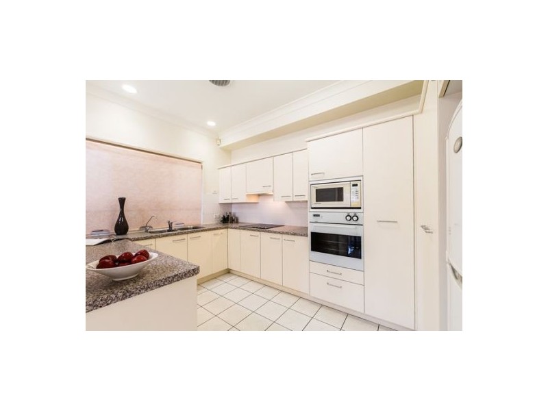 25 Flame Tree Crescent, Carindale QLD 4152