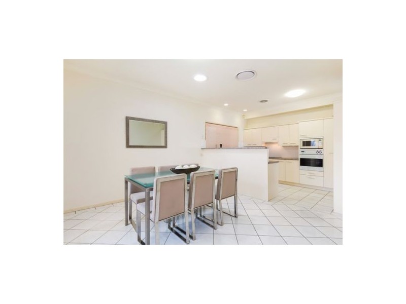 25 Flame Tree Crescent, Carindale QLD 4152