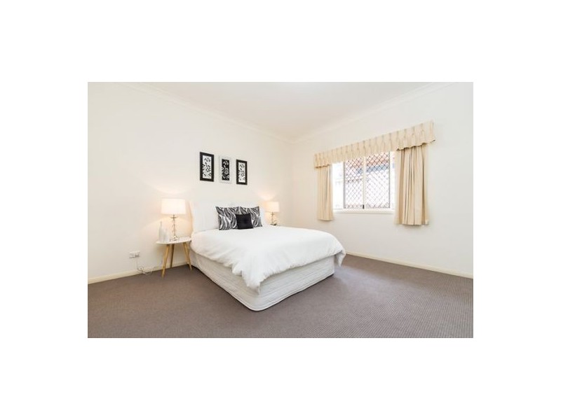 25 Flame Tree Crescent, Carindale QLD 4152