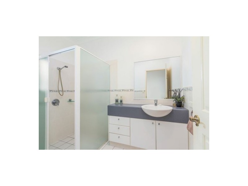 25 Flame Tree Crescent, Carindale QLD 4152