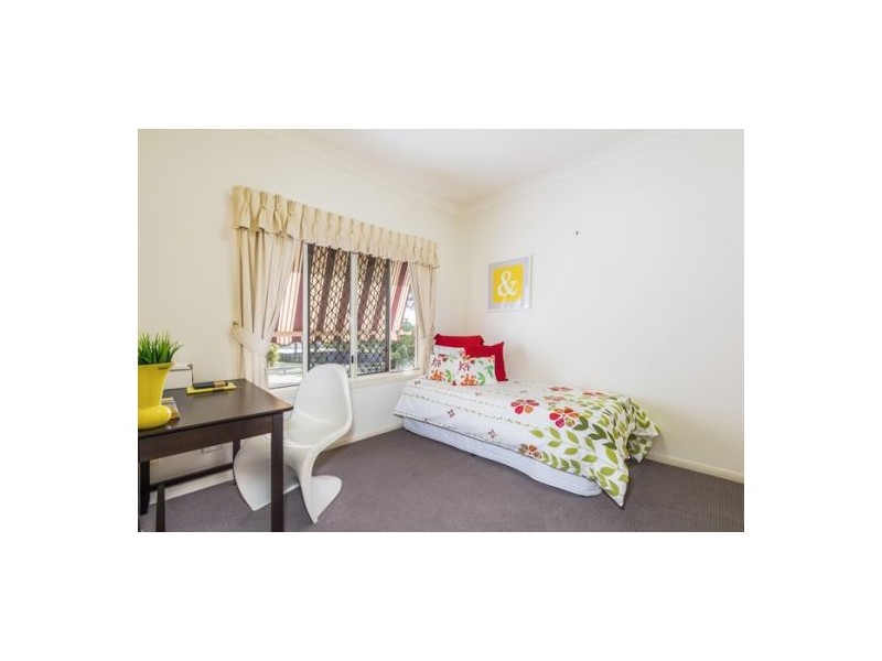 25 Flame Tree Crescent, Carindale QLD 4152