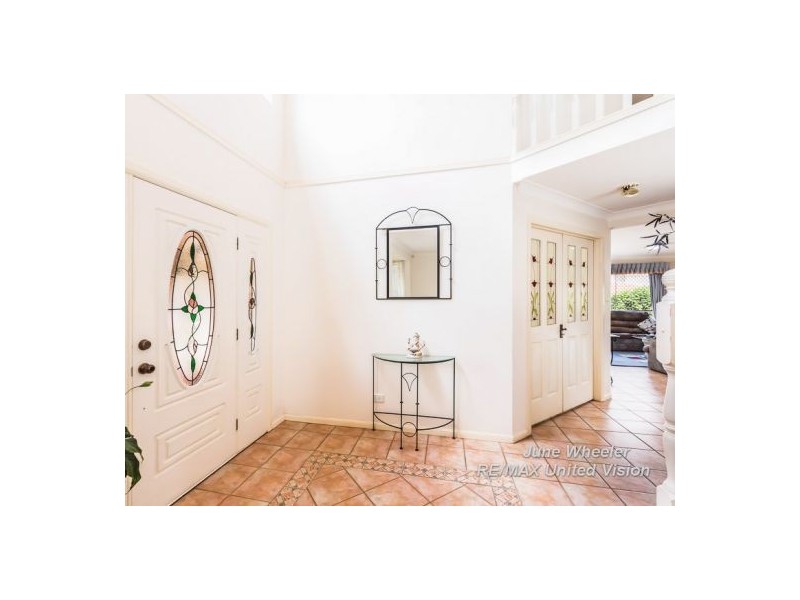 15 Cowell Street, Carindale QLD 4152