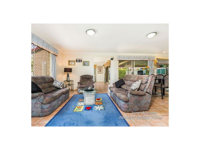 15 Cowell Street, Carindale QLD 4152