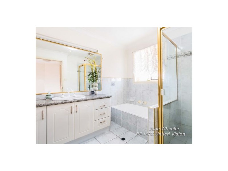 15 Cowell Street, Carindale QLD 4152