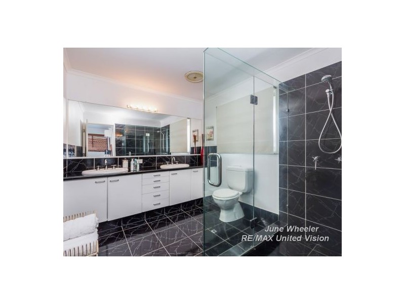 2 Pendennis Place, Carindale QLD 4152