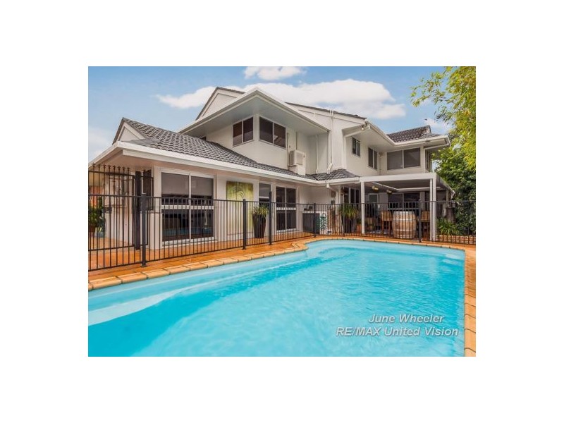 2 Pendennis Place, Carindale QLD 4152