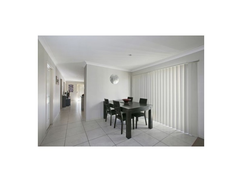 12 Stoneleigh Way, Holmview QLD 4207