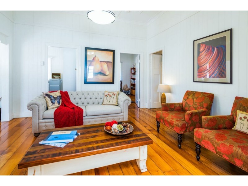 35 Arnold Street, Holland Park QLD 4121