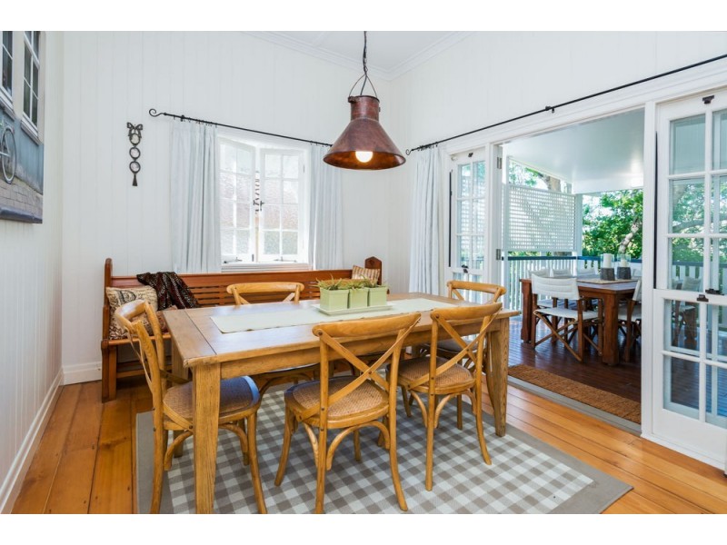 35 Arnold Street, Holland Park QLD 4121