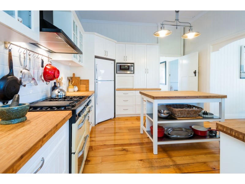 35 Arnold Street, Holland Park QLD 4121