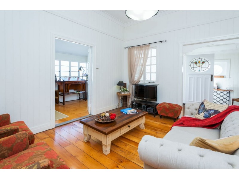 35 Arnold Street, Holland Park QLD 4121