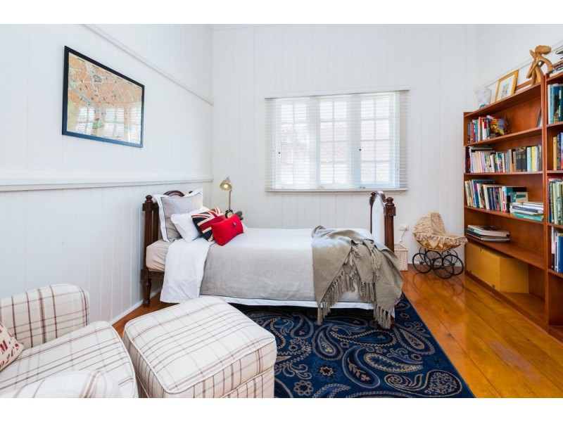 35 Arnold Street, Holland Park QLD 4121