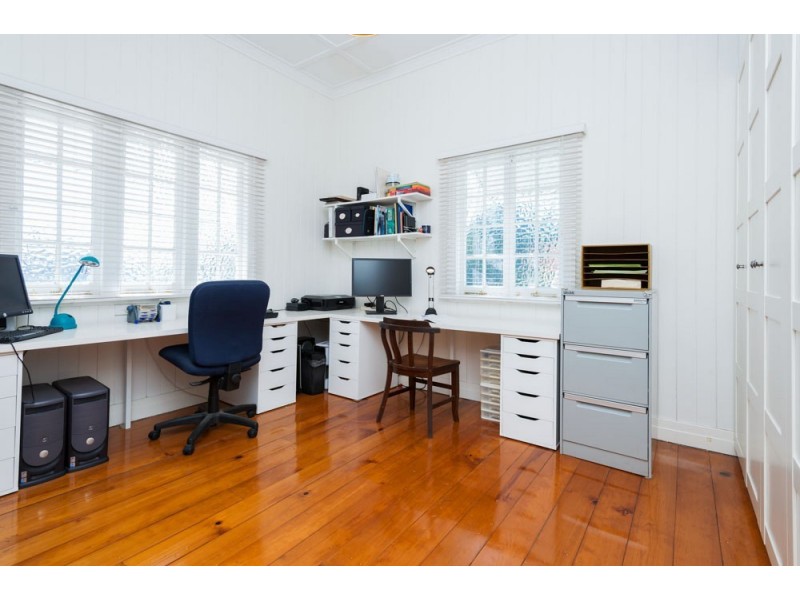 35 Arnold Street, Holland Park QLD 4121