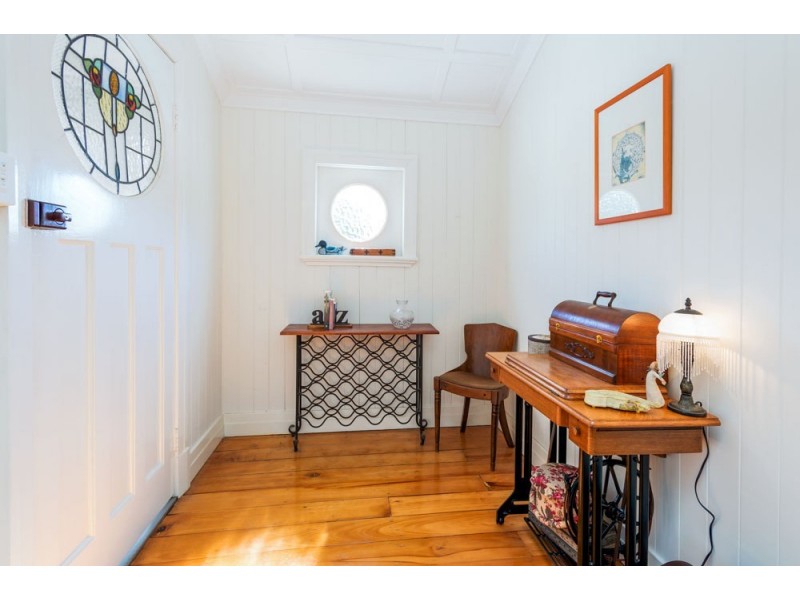 35 Arnold Street, Holland Park QLD 4121