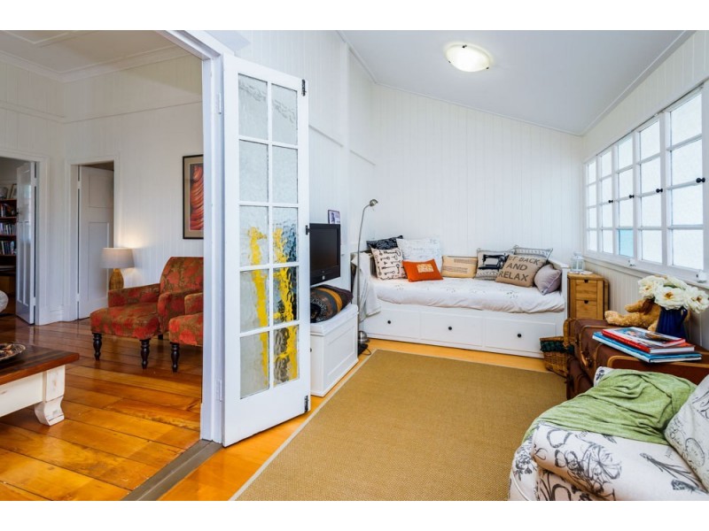 35 Arnold Street, Holland Park QLD 4121