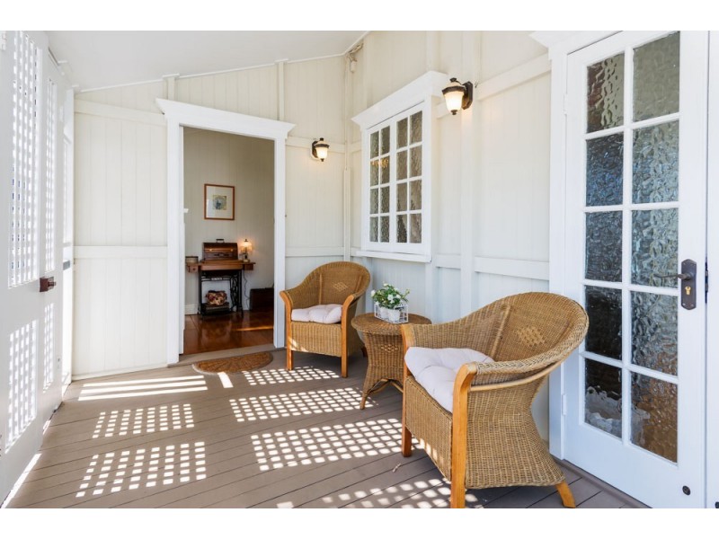 35 Arnold Street, Holland Park QLD 4121