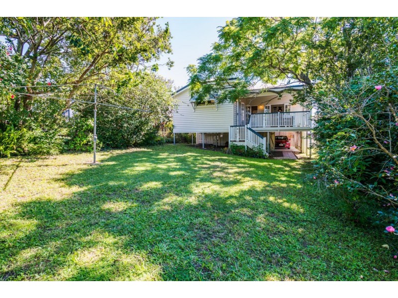 35 Arnold Street, Holland Park QLD 4121