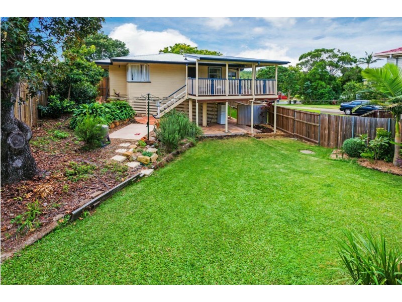 127 Sapphire Street, Holland Park QLD 4121
