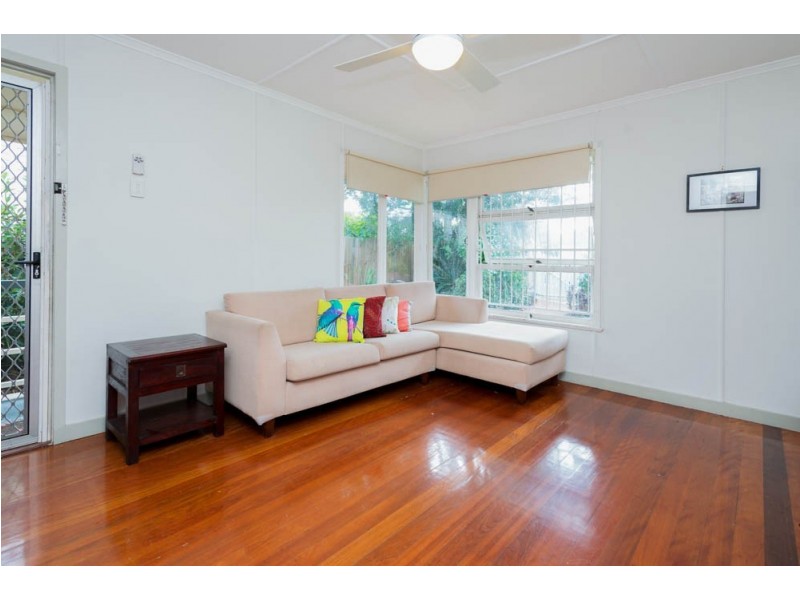 127 Sapphire Street, Holland Park QLD 4121