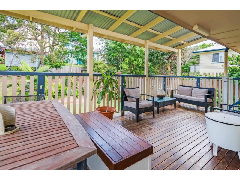 127 Sapphire Street, Holland Park QLD 4121