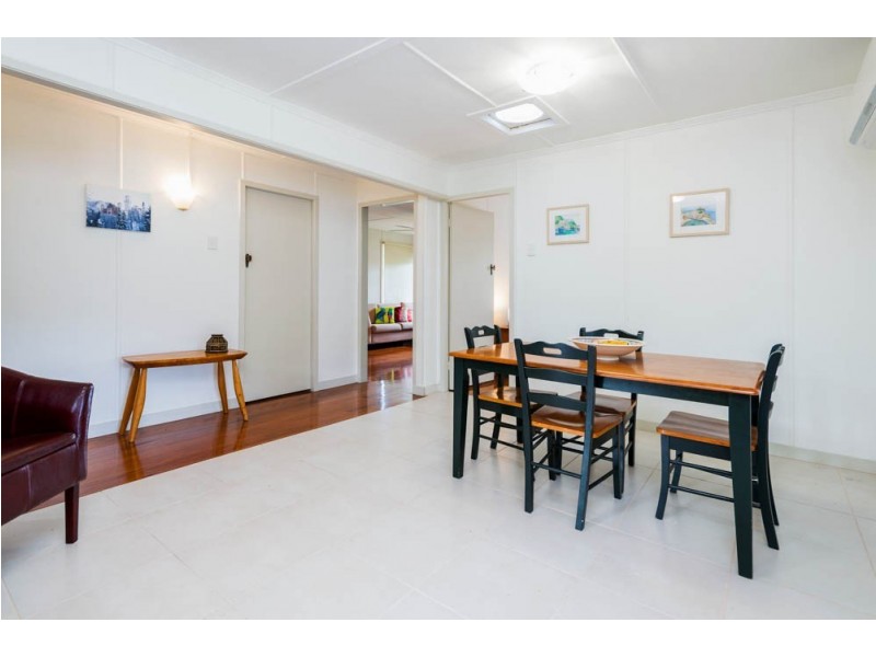 127 Sapphire Street, Holland Park QLD 4121