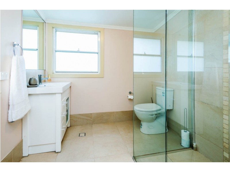 127 Sapphire Street, Holland Park QLD 4121