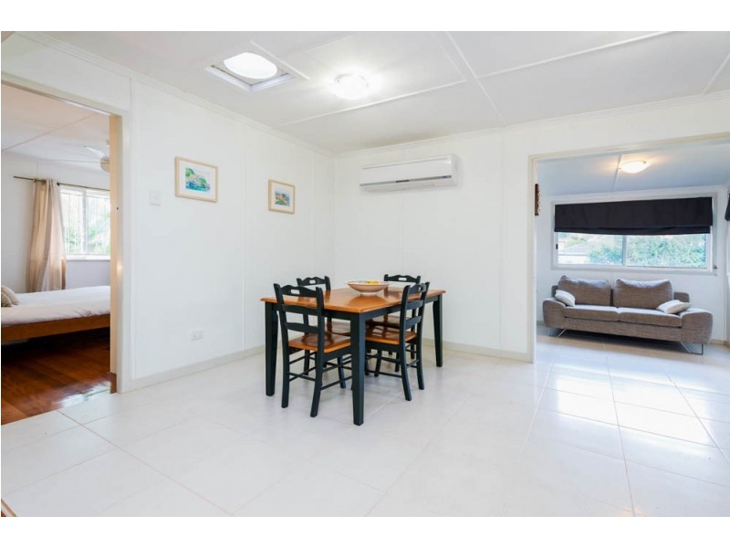 127 Sapphire Street, Holland Park QLD 4121