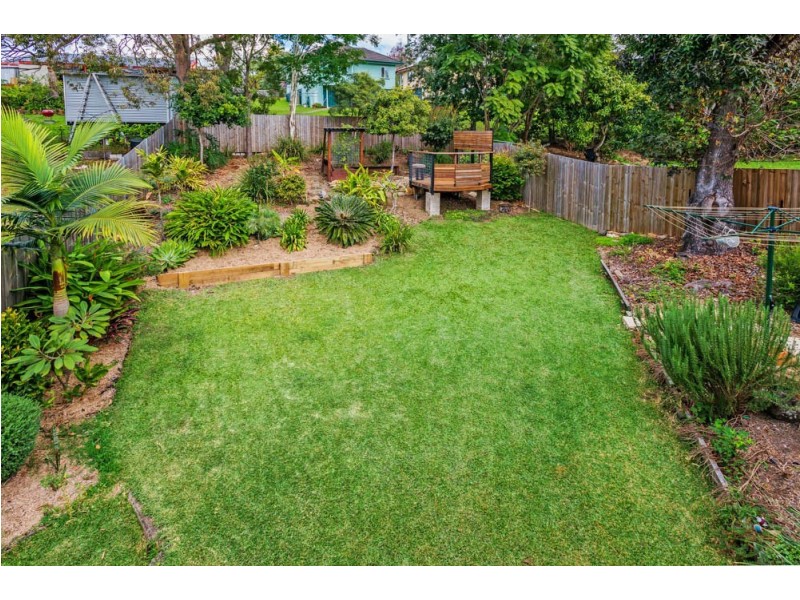 127 Sapphire Street, Holland Park QLD 4121