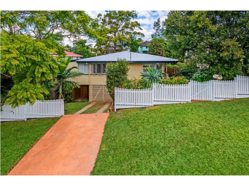127 Sapphire Street, Holland Park QLD 4121