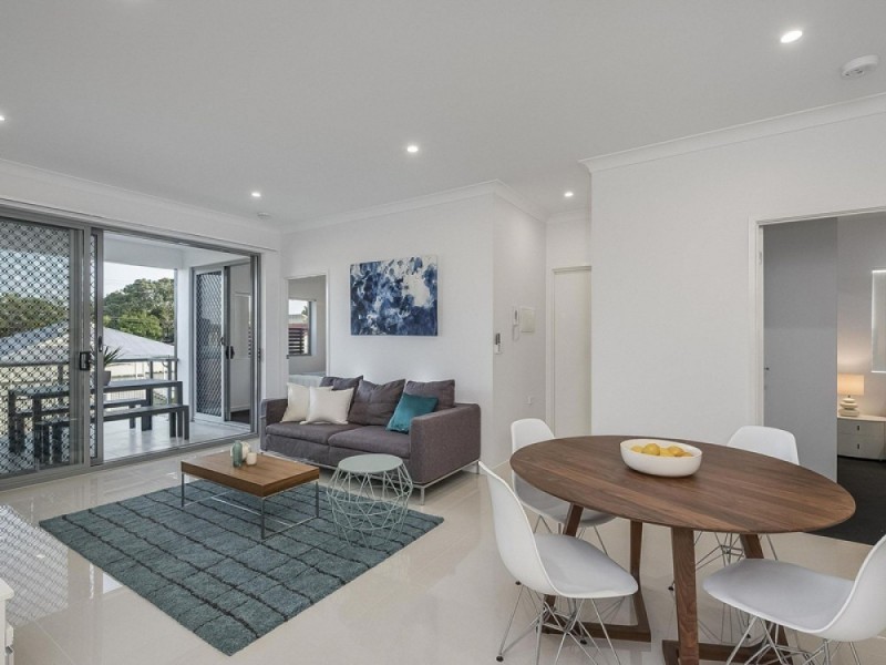 2/68 Kitchener Street, Coorparoo QLD 4151