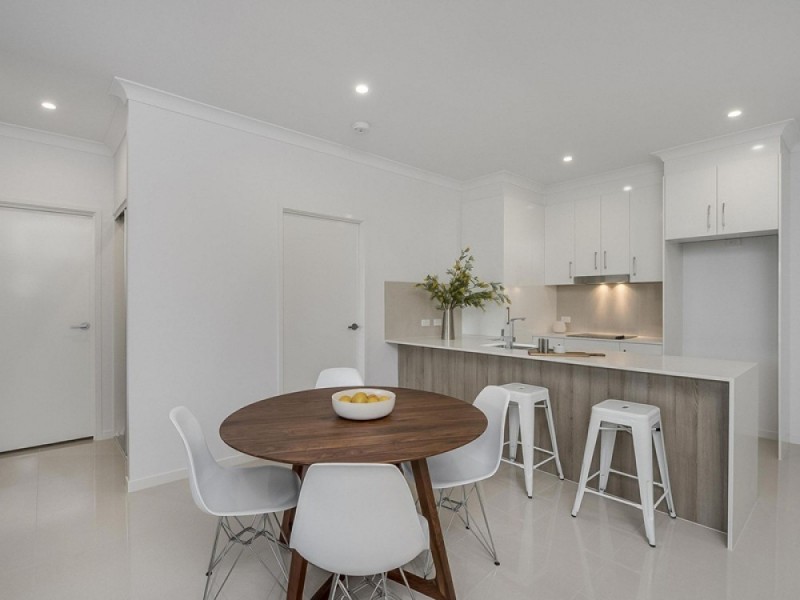 2/68 Kitchener Street, Coorparoo QLD 4151