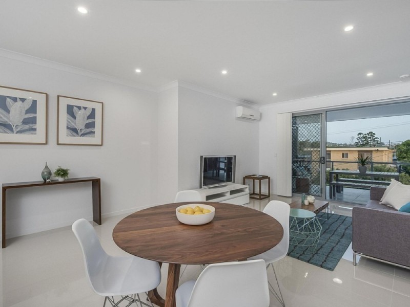 2/68 Kitchener Street, Coorparoo QLD 4151