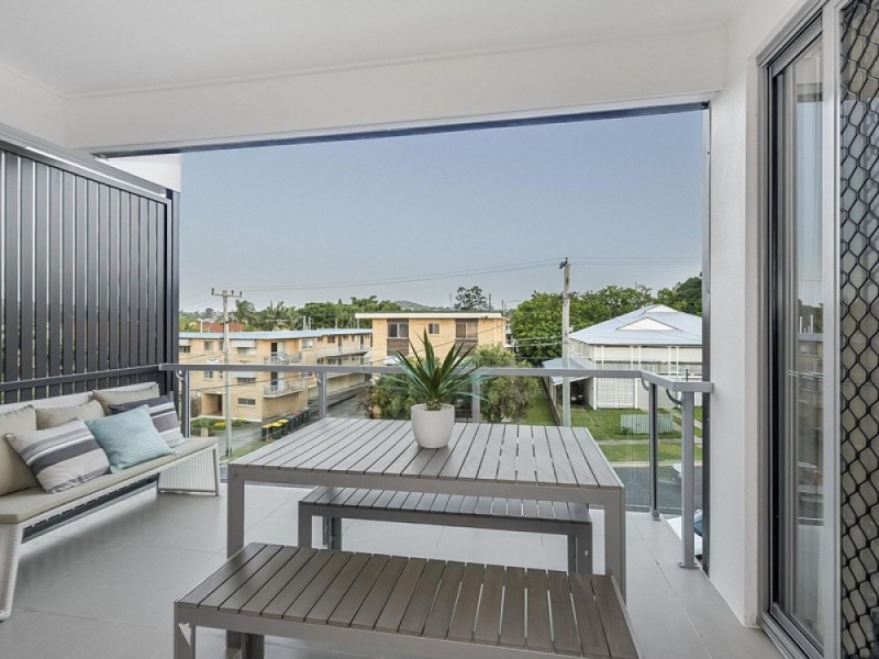 2/68 Kitchener Street, Coorparoo QLD 4151
