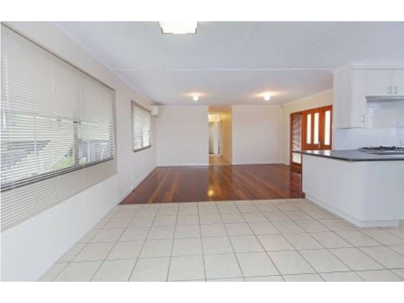 3 Dorothy Lane, Camp Hill QLD 4152