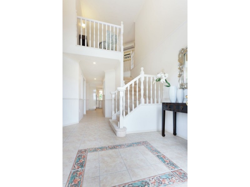 19 Bishop Place, Carindale QLD 4152