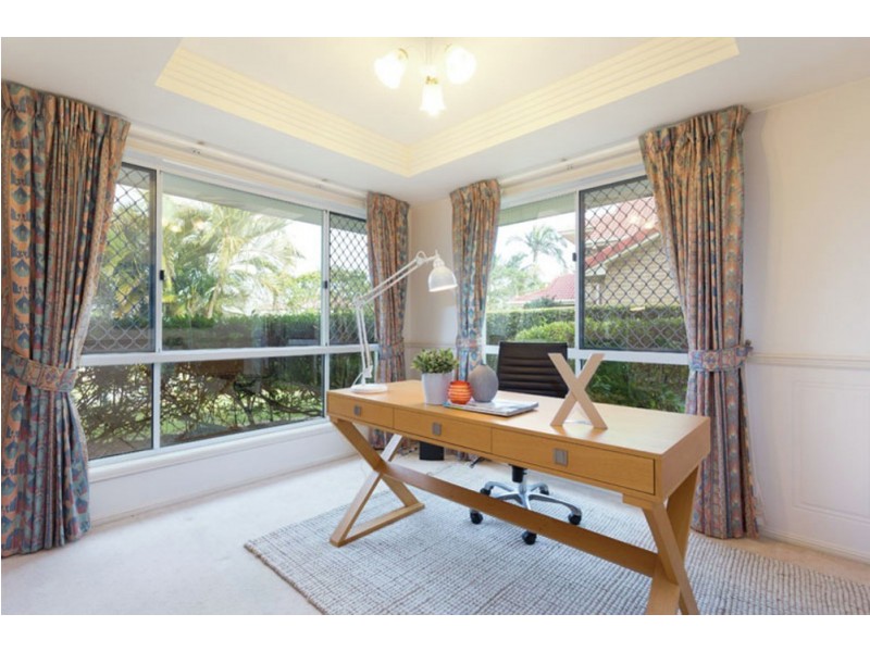 19 Bishop Place, Carindale QLD 4152