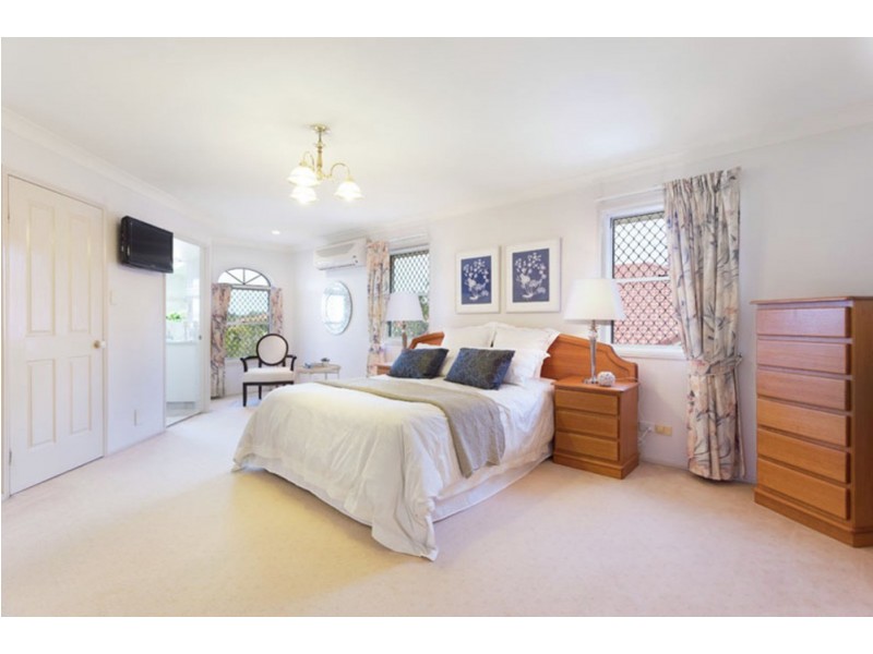 19 Bishop Place, Carindale QLD 4152