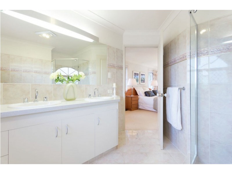 19 Bishop Place, Carindale QLD 4152