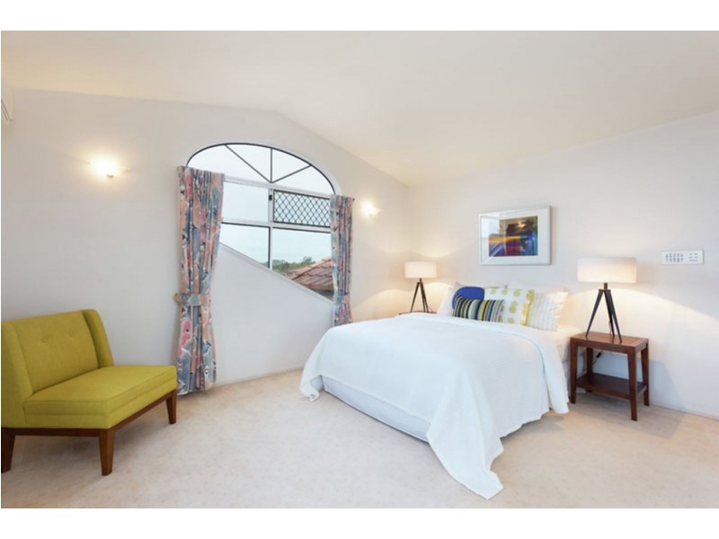 19 Bishop Place, Carindale QLD 4152