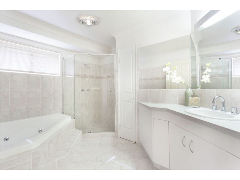 19 Bishop Place, Carindale QLD 4152