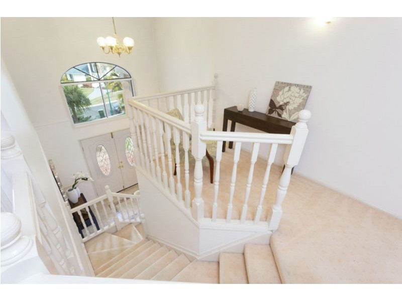 19 Bishop Place, Carindale QLD 4152